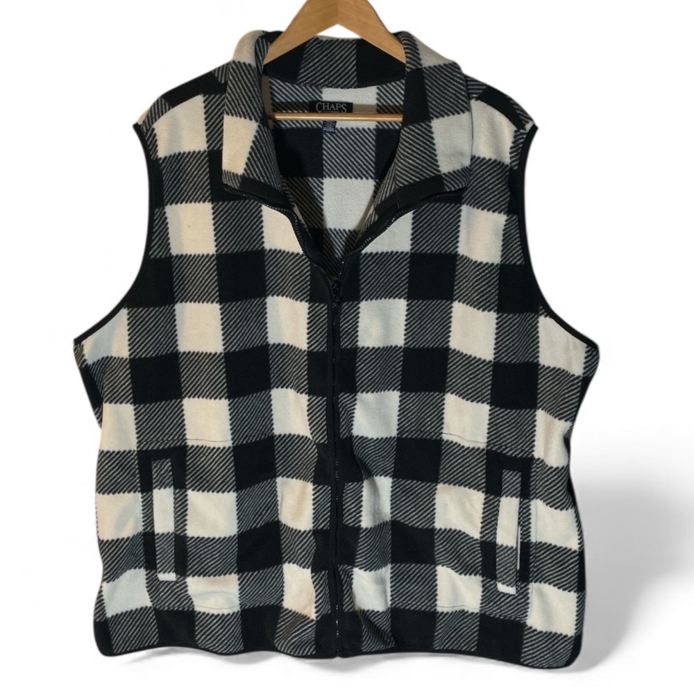 H5- Women’s Plus size 3X Chaps Black and White Plaid Fleece Vest
